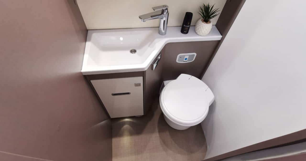 Buerstner Lyseo 727G Harmonieline